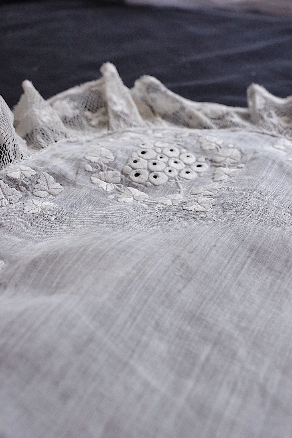 アンティーク刺繍レースハンカチ/dentelle ancienne/antique lace .FR a l'epoque