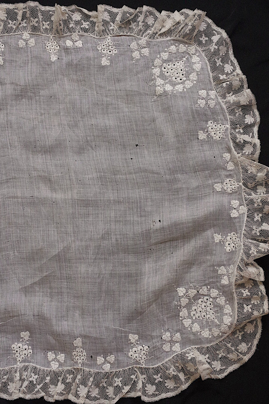 アンティーク刺繍レースハンカチ/dentelle ancienne/antique lace .FR a l'epoque