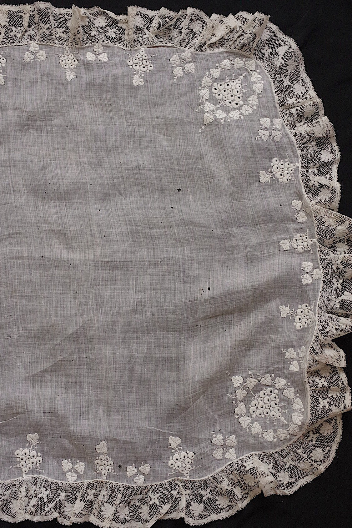 アンティーク刺繍レースハンカチ/dentelle ancienne/antique lace .FR a l'epoque