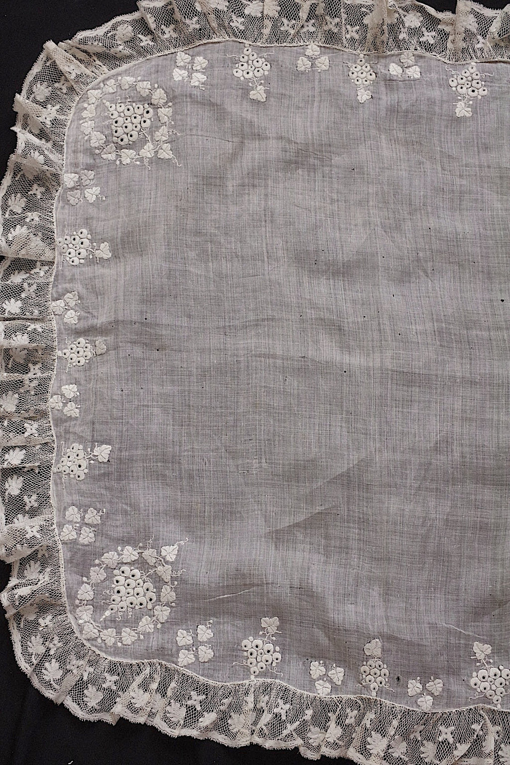 アンティーク刺繍レースハンカチ/dentelle ancienne/antique lace .FR a l'epoque