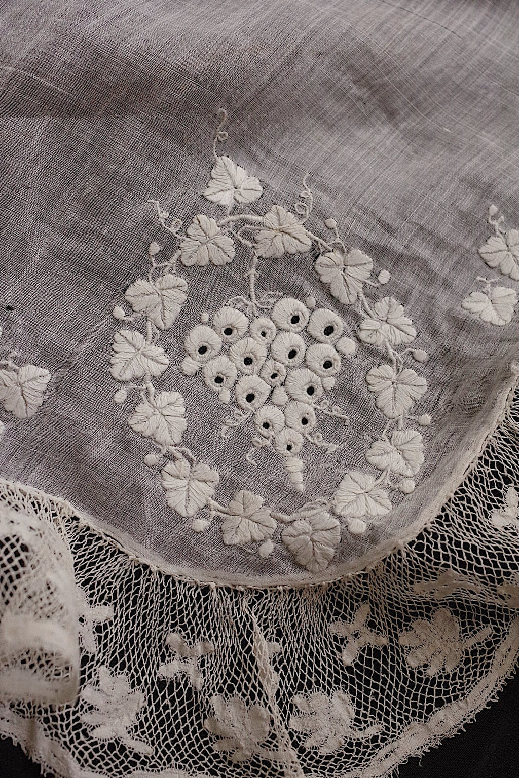 アンティーク刺繍レースハンカチ/dentelle ancienne/antique lace .FR a l'epoque