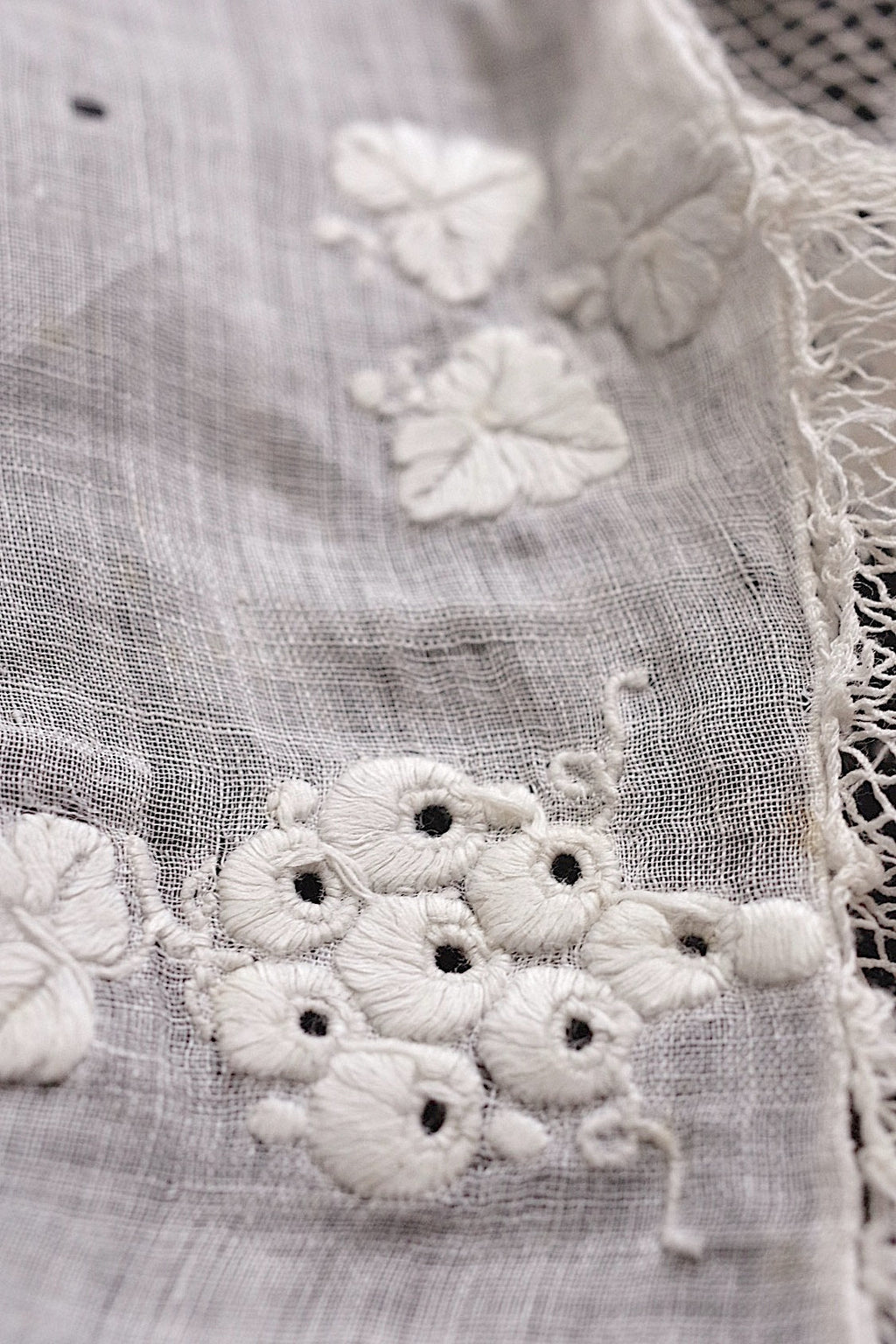 アンティーク刺繍レースハンカチ/dentelle ancienne/antique lace .FR a l'epoque