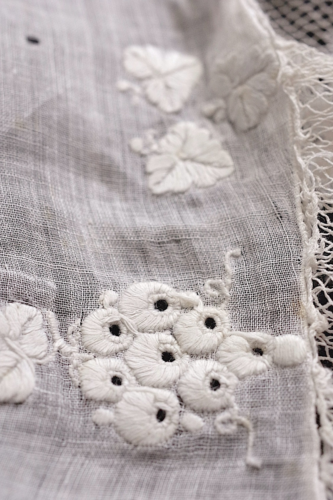 アンティーク刺繍レースハンカチ/dentelle ancienne/antique lace .FR a l'epoque