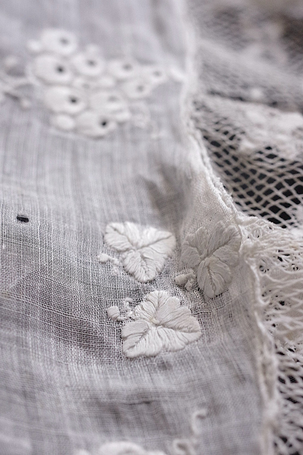 アンティーク刺繍レースハンカチ/dentelle ancienne/antique lace .FR a l'epoque