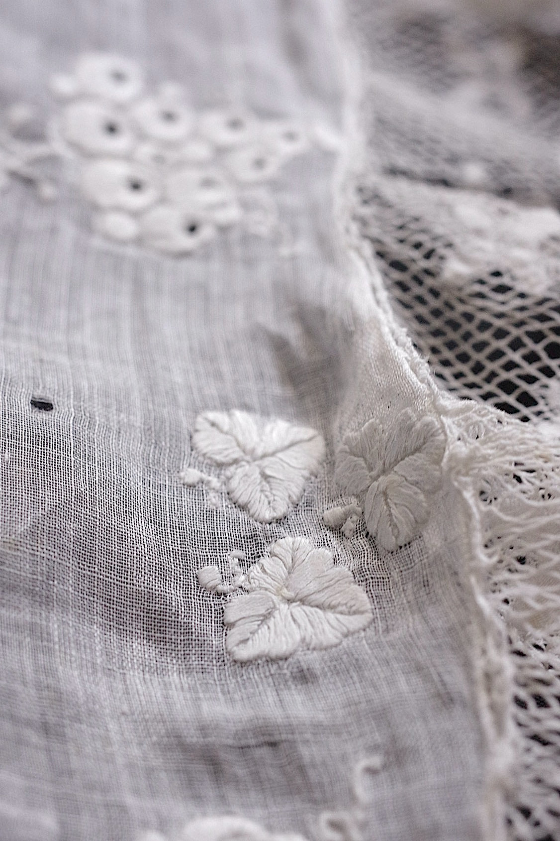 アンティーク刺繍レースハンカチ/dentelle ancienne/antique lace .FR a l'epoque