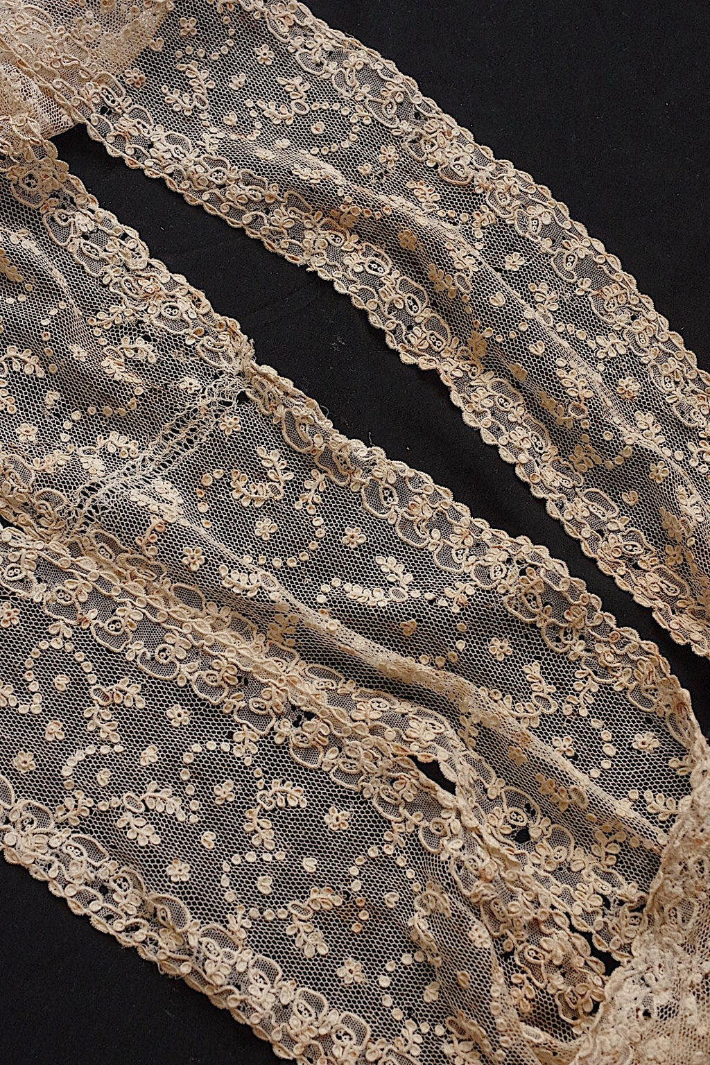 アンティークレースアランソン/dentelle ancienne/antique lace .FR a l'epoque