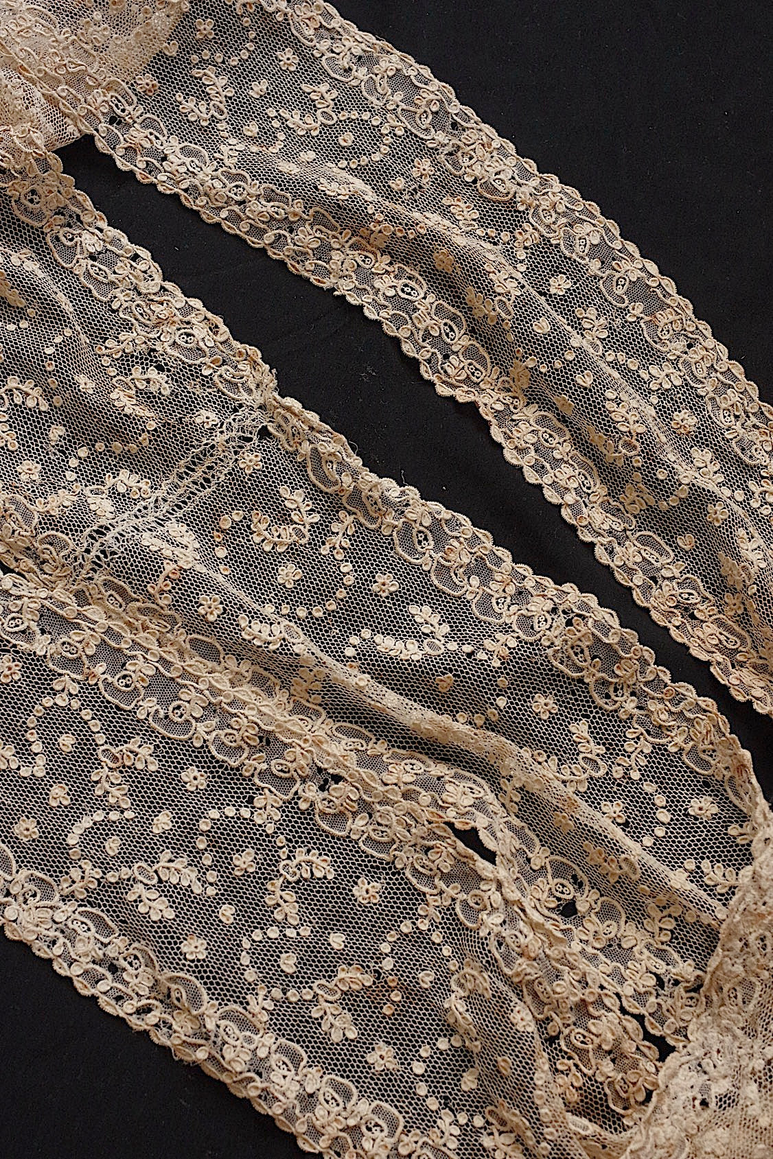 アンティークレースアランソン/dentelle ancienne/antique lace .FR a l'epoque