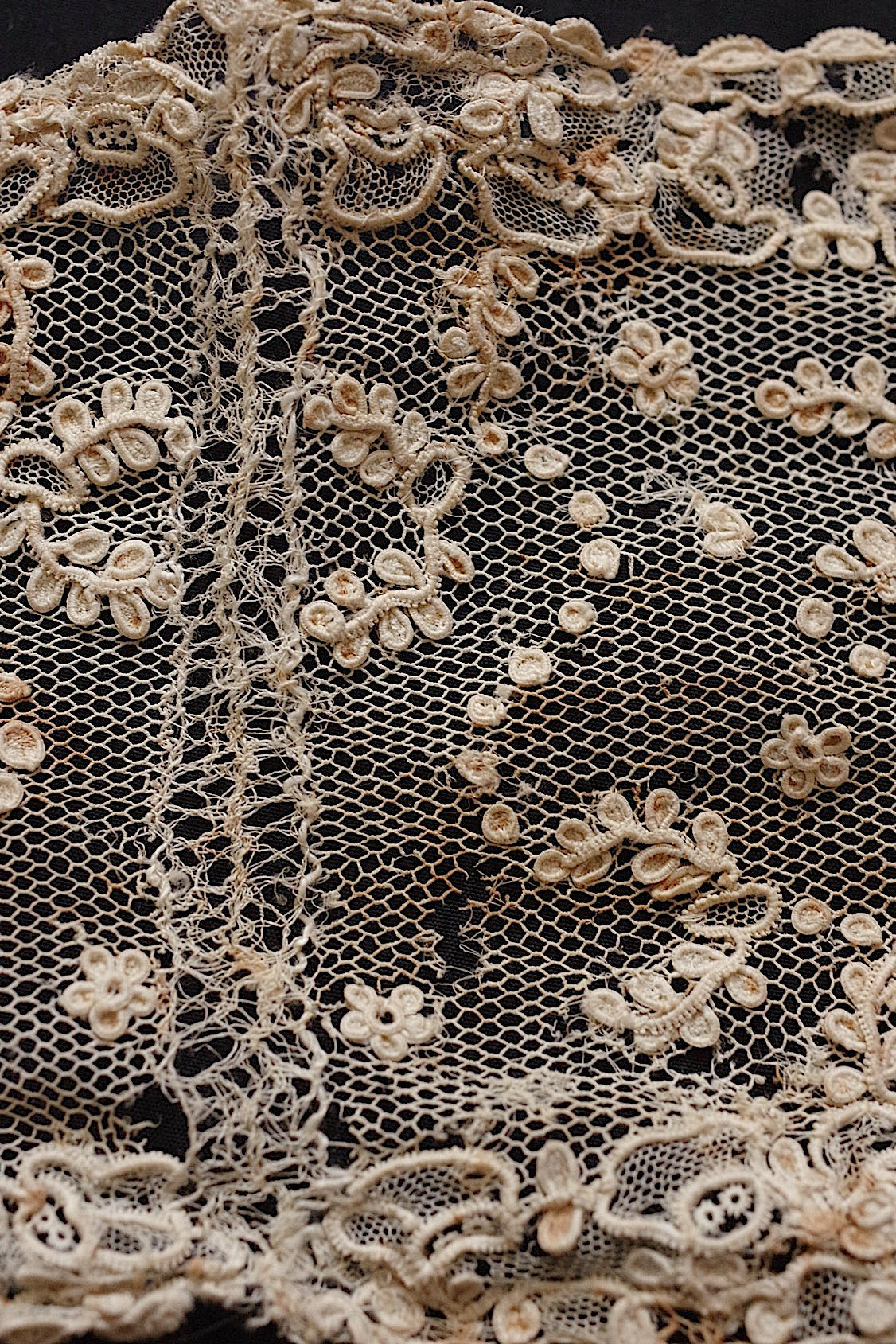 アンティークレースアランソン/dentelle ancienne/antique lace .FR a l'epoque