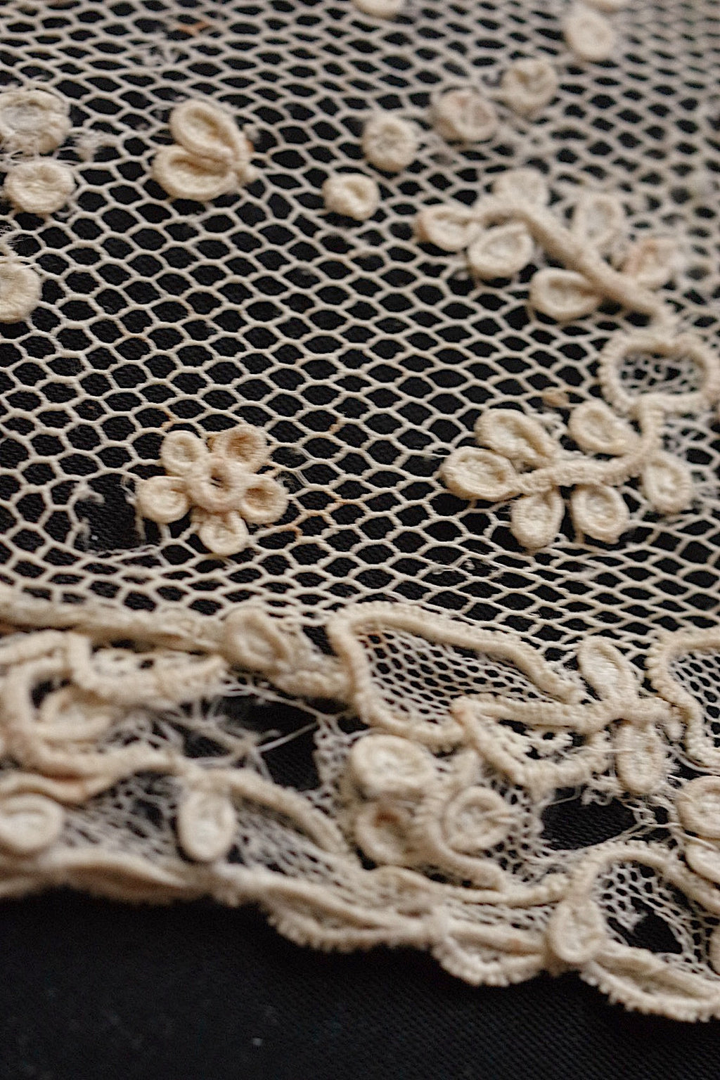 アンティークレースアランソン/dentelle ancienne/antique lace .FR a l'epoque