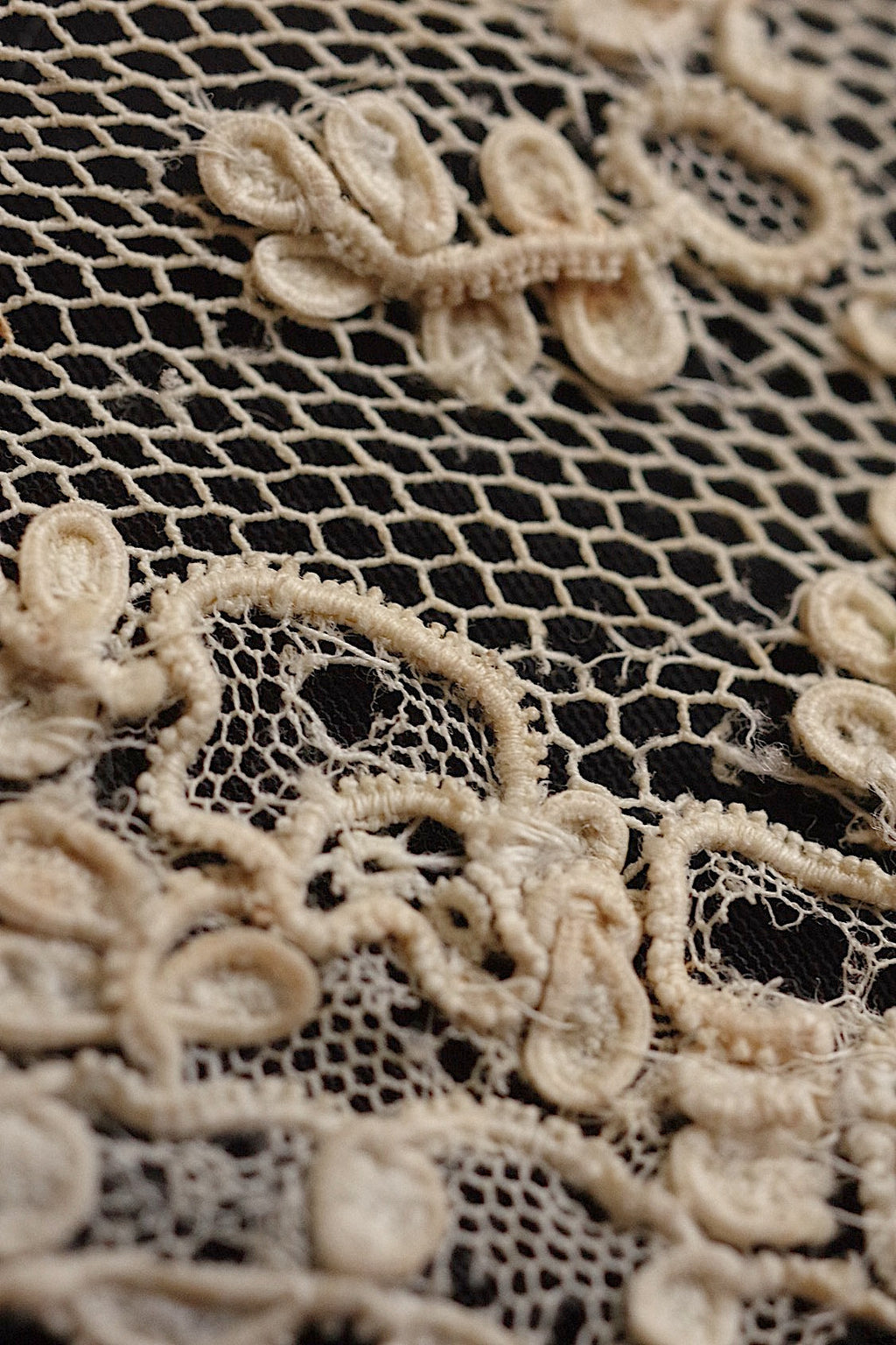 アンティークレースアランソン/dentelle ancienne/antique lace .FR a l'epoque