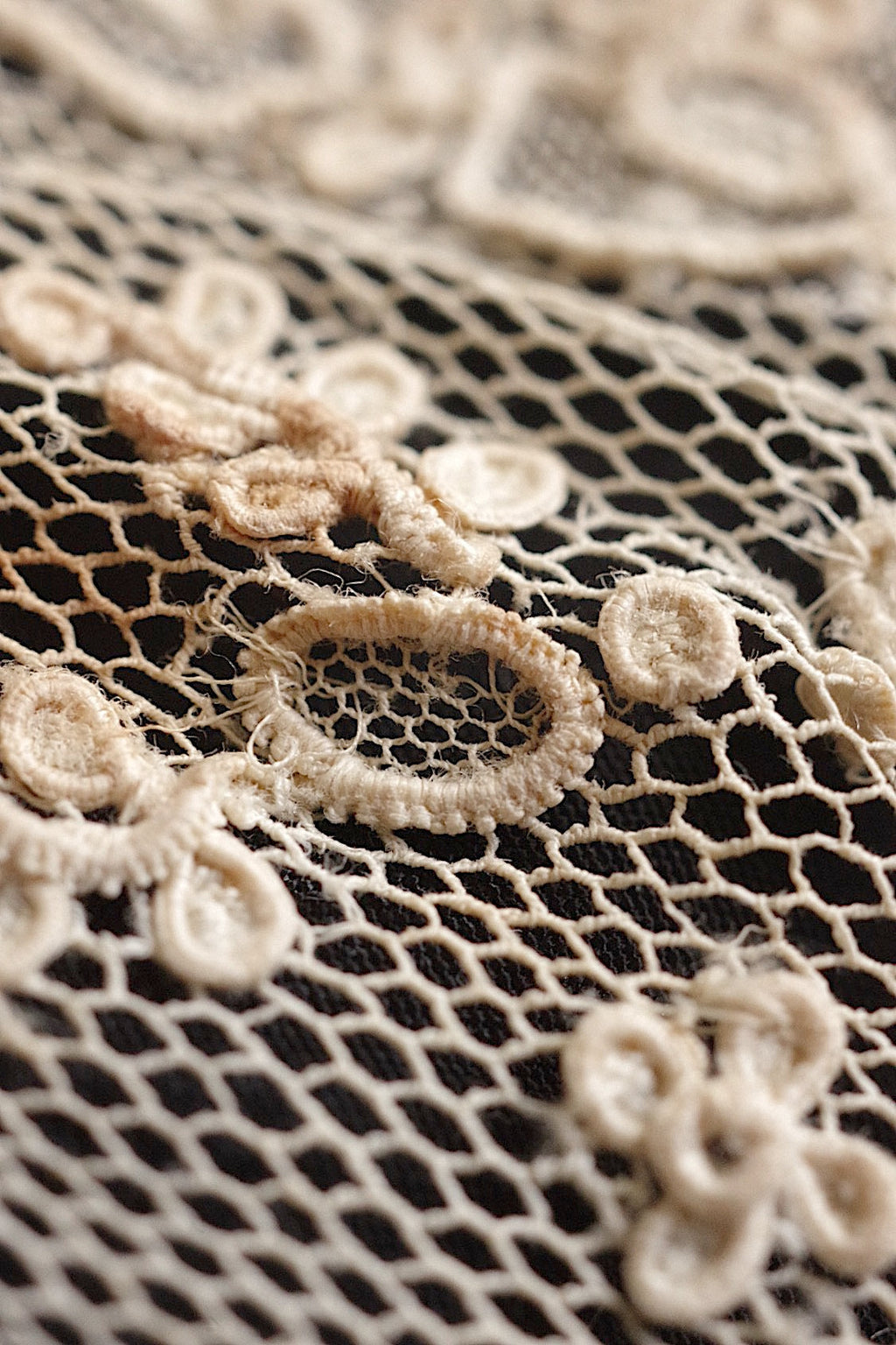 アンティークレースアランソン/dentelle ancienne/antique lace .FR a l'epoque