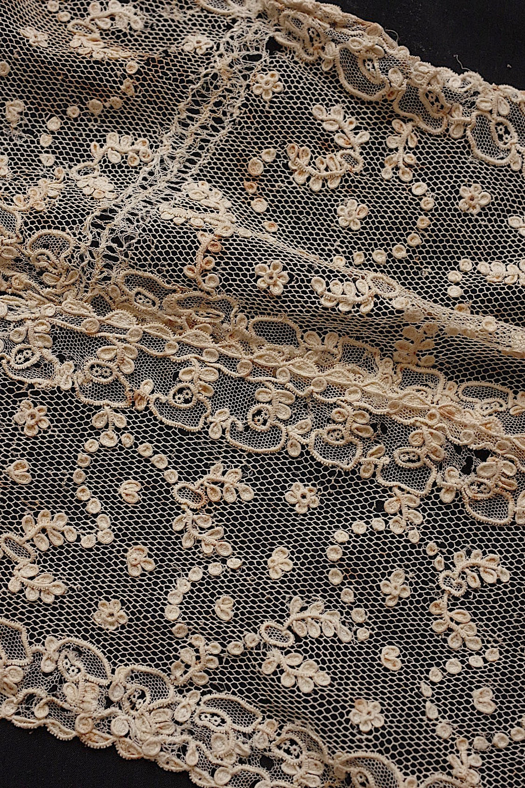 アンティークレースアランソン/dentelle ancienne/antique lace .FR a l'epoque