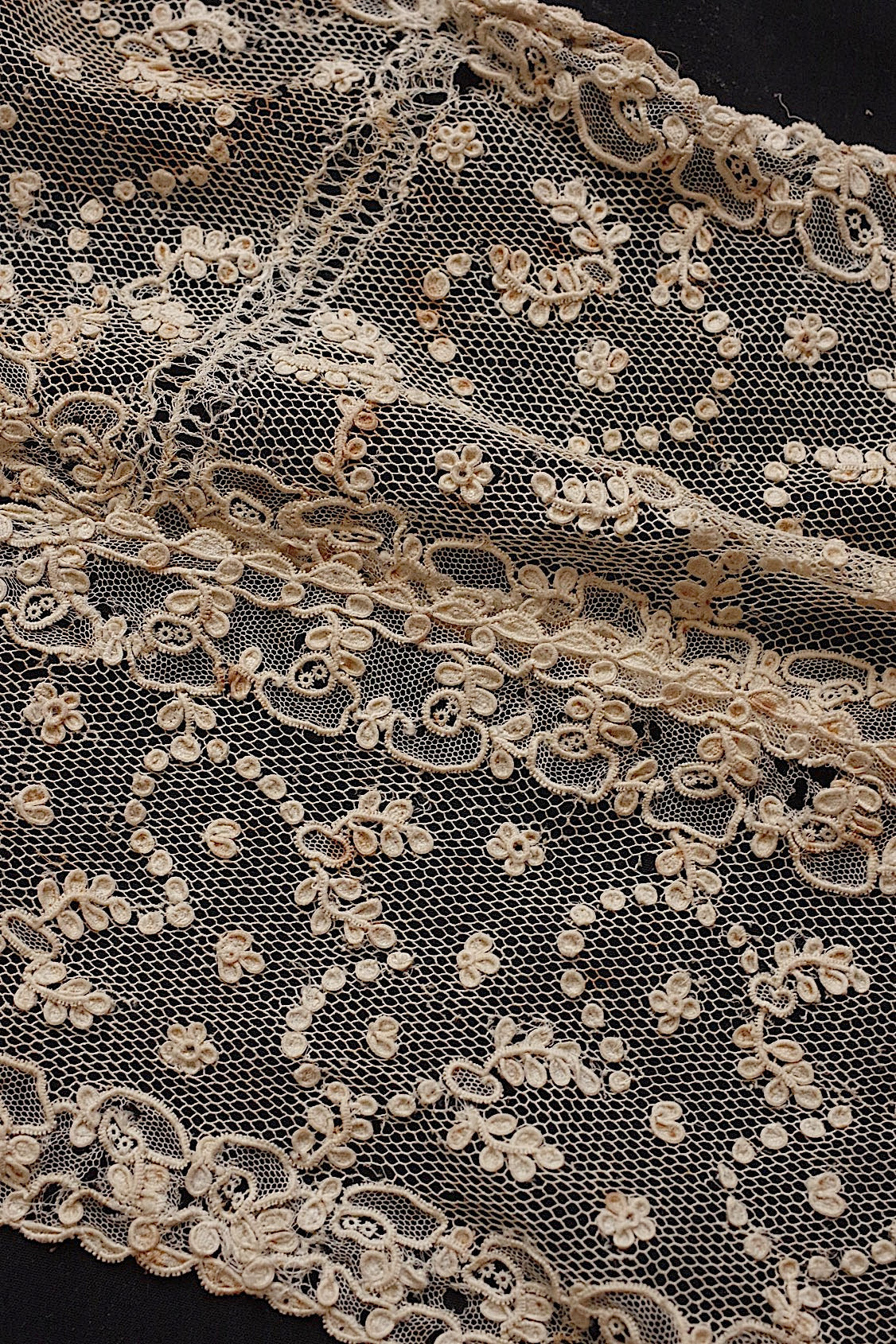 アンティークレースアランソン/dentelle ancienne/antique lace .FR a l'epoque