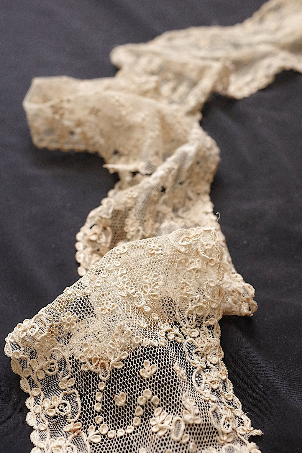 アンティークレースアランソン/dentelle ancienne/antique lace .FR a l'epoque