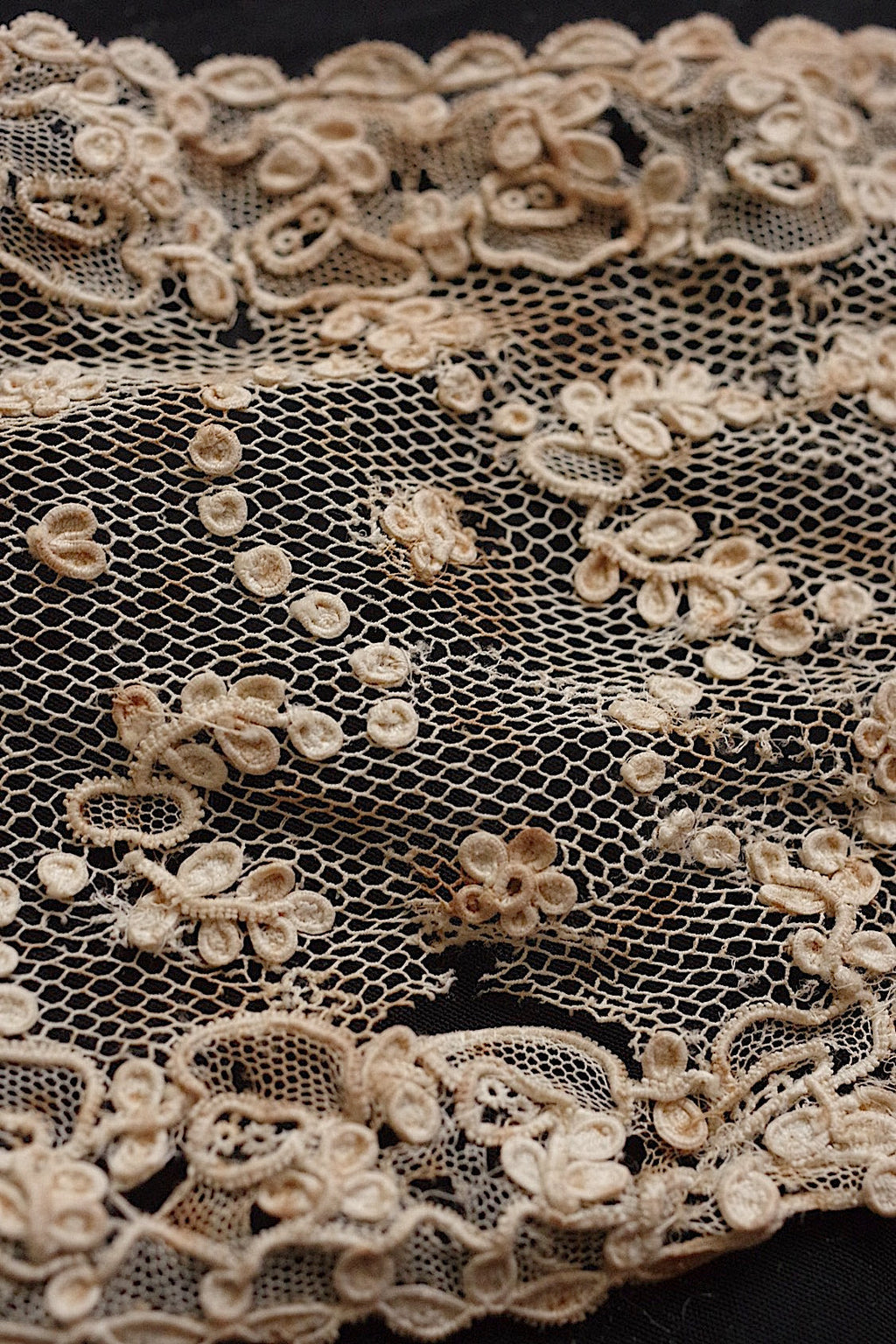 アンティークレースアランソン/dentelle ancienne/antique lace .FR a l'epoque