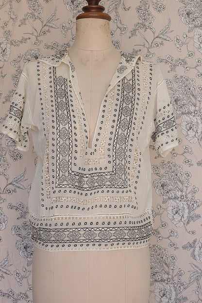 アンティークブラウス/vêtement ancien/blouse antique .FR a l'epoque
