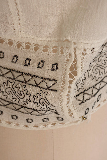 アンティークブラウス/vêtement ancien/blouse antique .FR a l'epoque