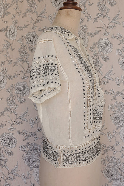 アンティークブラウス/vêtement ancien/blouse antique .FR a l'epoque