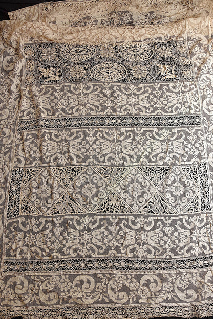 アンティーククロス/linge de maison/antique lace .FR a l'epoque