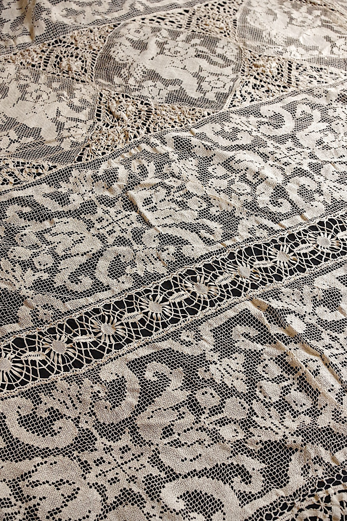 アンティーククロス/linge de maison/antique lace .FR a l'epoque