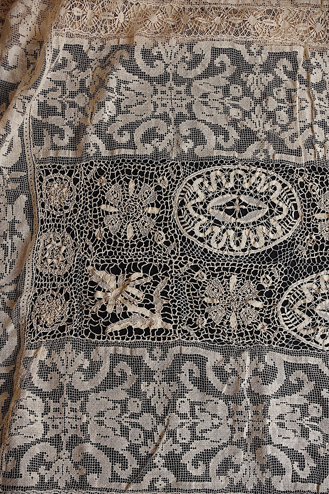 アンティーククロス/linge de maison/antique lace .FR a l'epoque