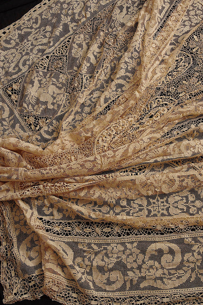アンティーククロス/linge de maison/antique lace .FR a l'epoque