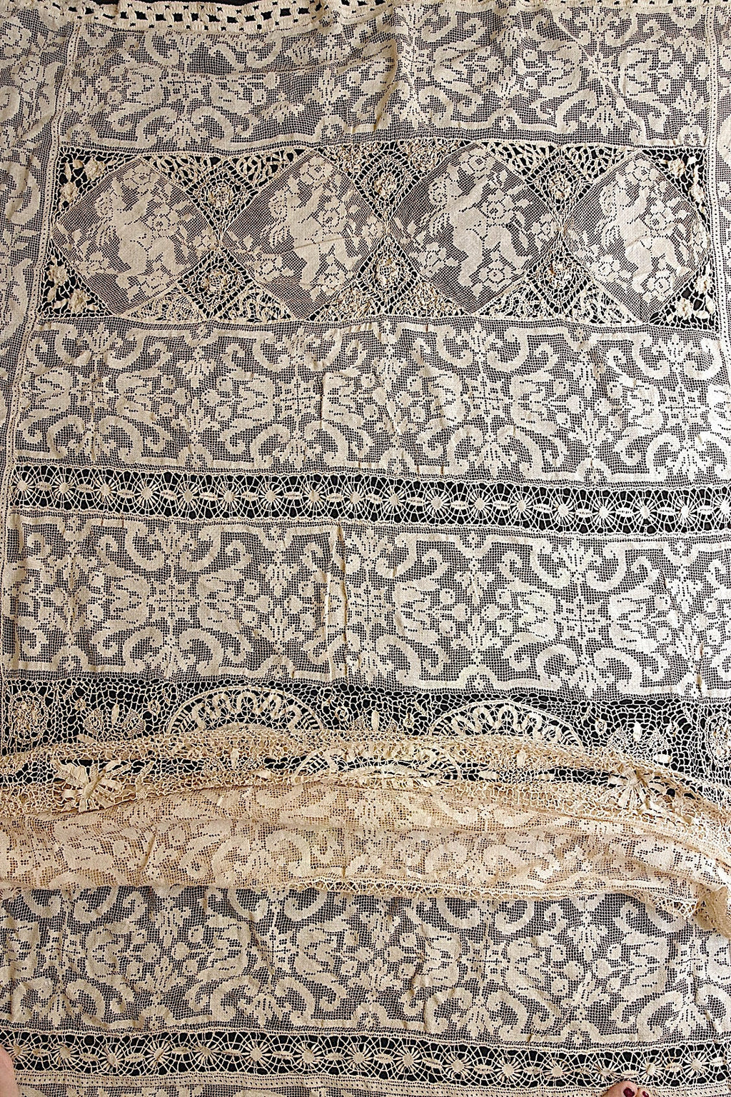アンティーククロス/linge de maison/antique lace .FR a l'epoque