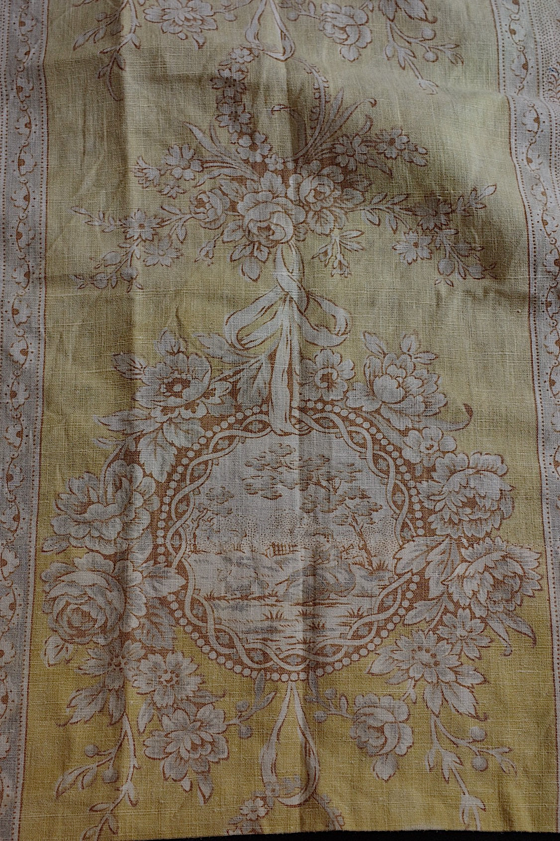 アンティーククロス/linge de maison/antique lace .FR a l'epoque