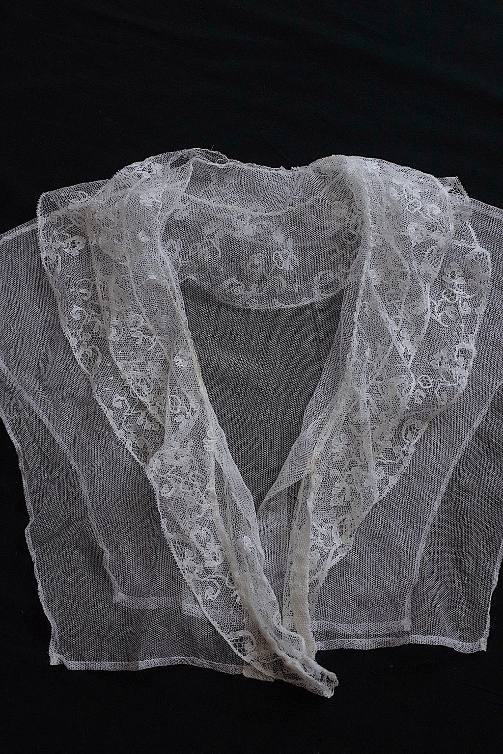 アンティークレースプラストロン/dentelle ancienne/antique lace .FR a l'epoque