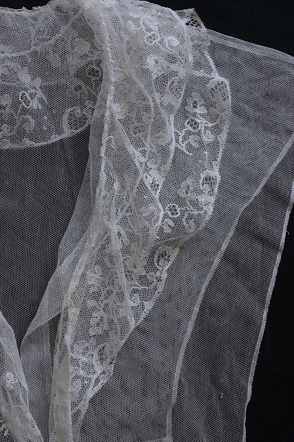 アンティークレースプラストロン/dentelle ancienne/antique lace .FR a l'epoque