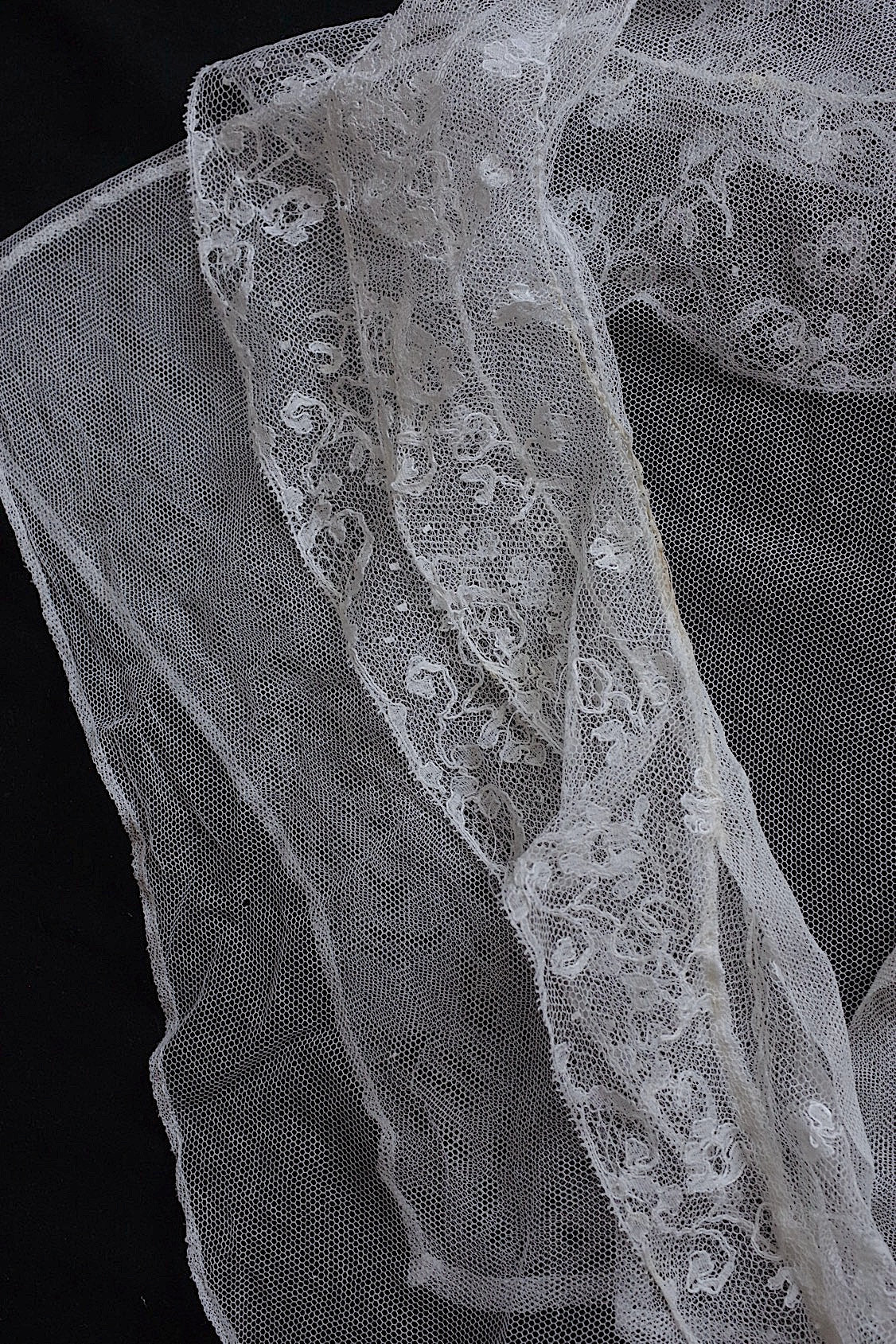 アンティークレースプラストロン/dentelle ancienne/antique lace .FR a l'epoque
