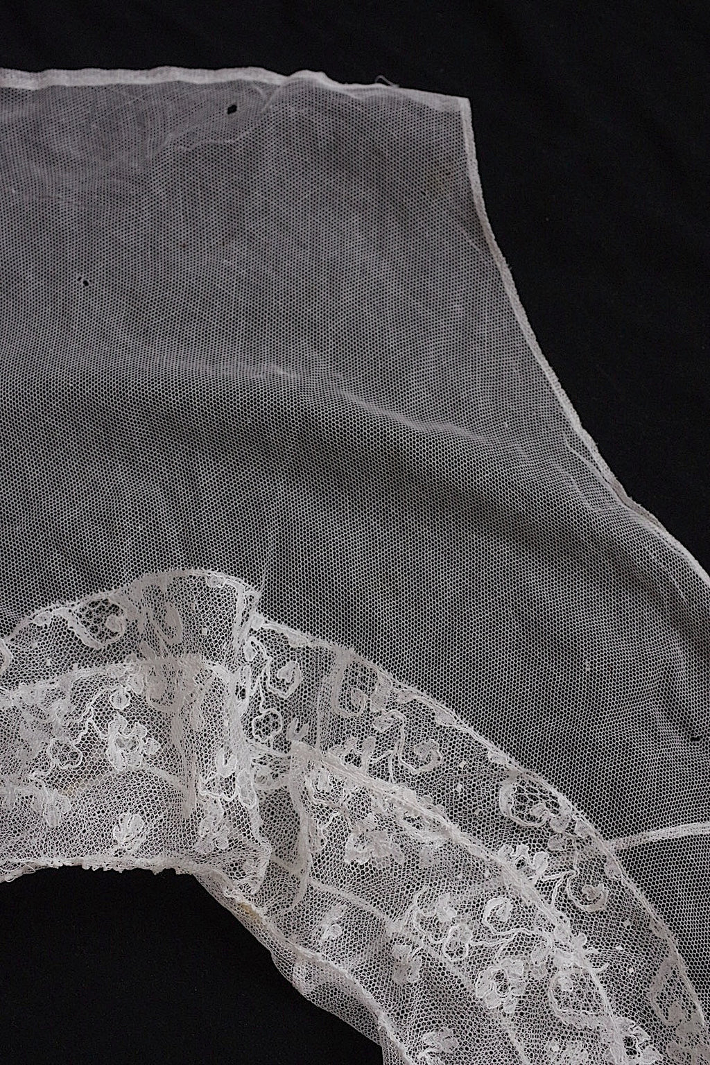 アンティークレースプラストロン/dentelle ancienne/antique lace .FR a l'epoque