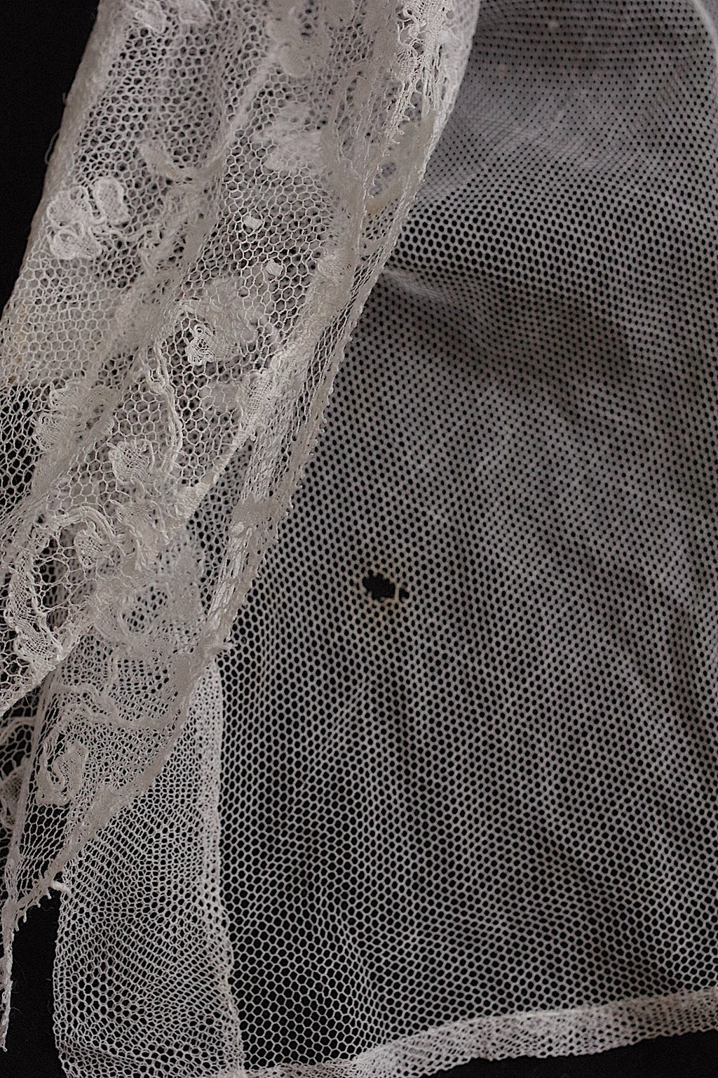 アンティークレースプラストロン/dentelle ancienne/antique lace .FR a l'epoque