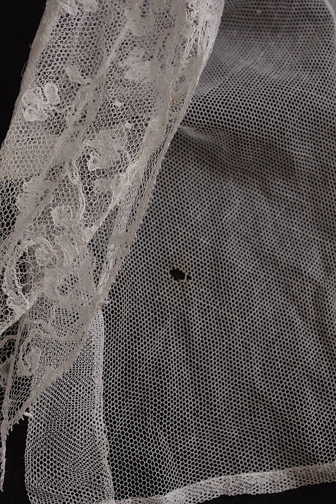 アンティークレースプラストロン/dentelle ancienne/antique lace .FR a l'epoque