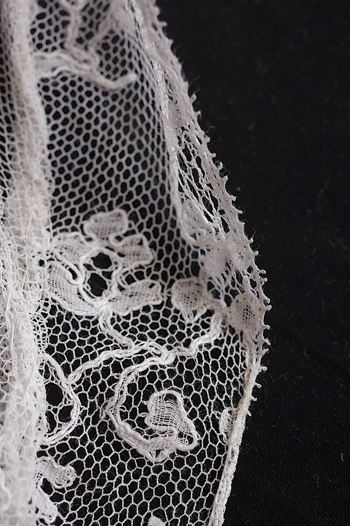 アンティークレースプラストロン/dentelle ancienne/antique lace .FR a l'epoque