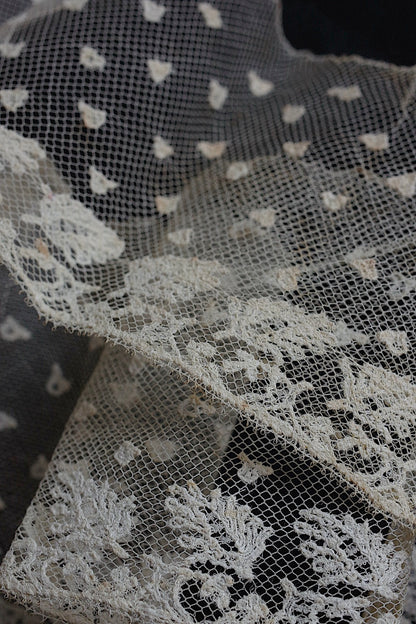 アンティークレース110cm 105cm/dentelle ancienne/antique lace .FR a l'epoque