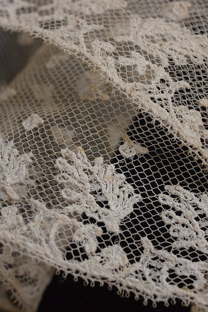 アンティークレース110cm 105cm/dentelle ancienne/antique lace .FR a l'epoque