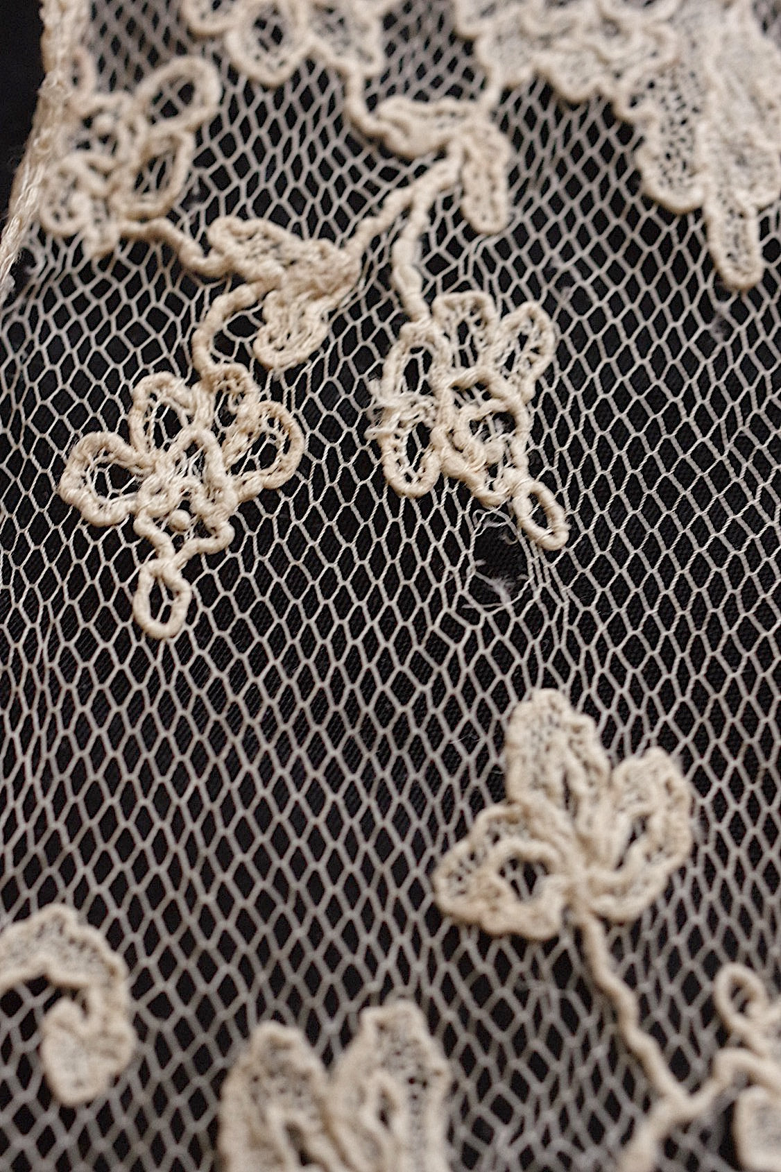 アンティークレースラペット2つ/dentelle ancienne/antique lace .FR a l'epoque