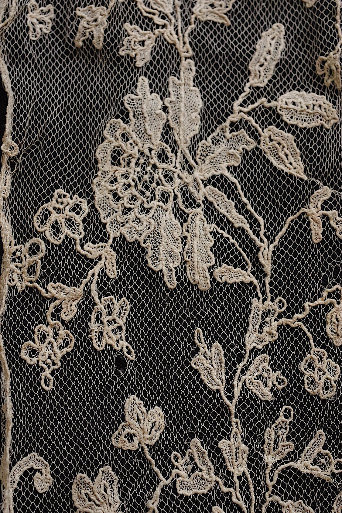 アンティークレースラペット2つ/dentelle ancienne/antique lace .FR a l'epoque