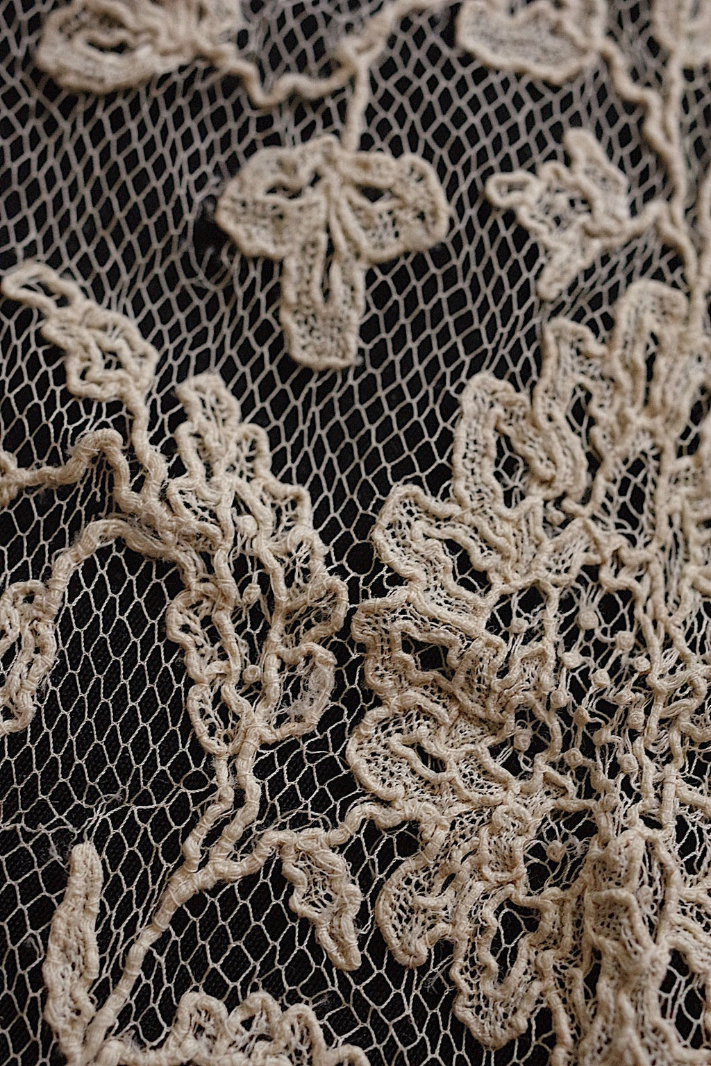 アンティークレースラペット2つ/dentelle ancienne/antique lace .FR a l'epoque