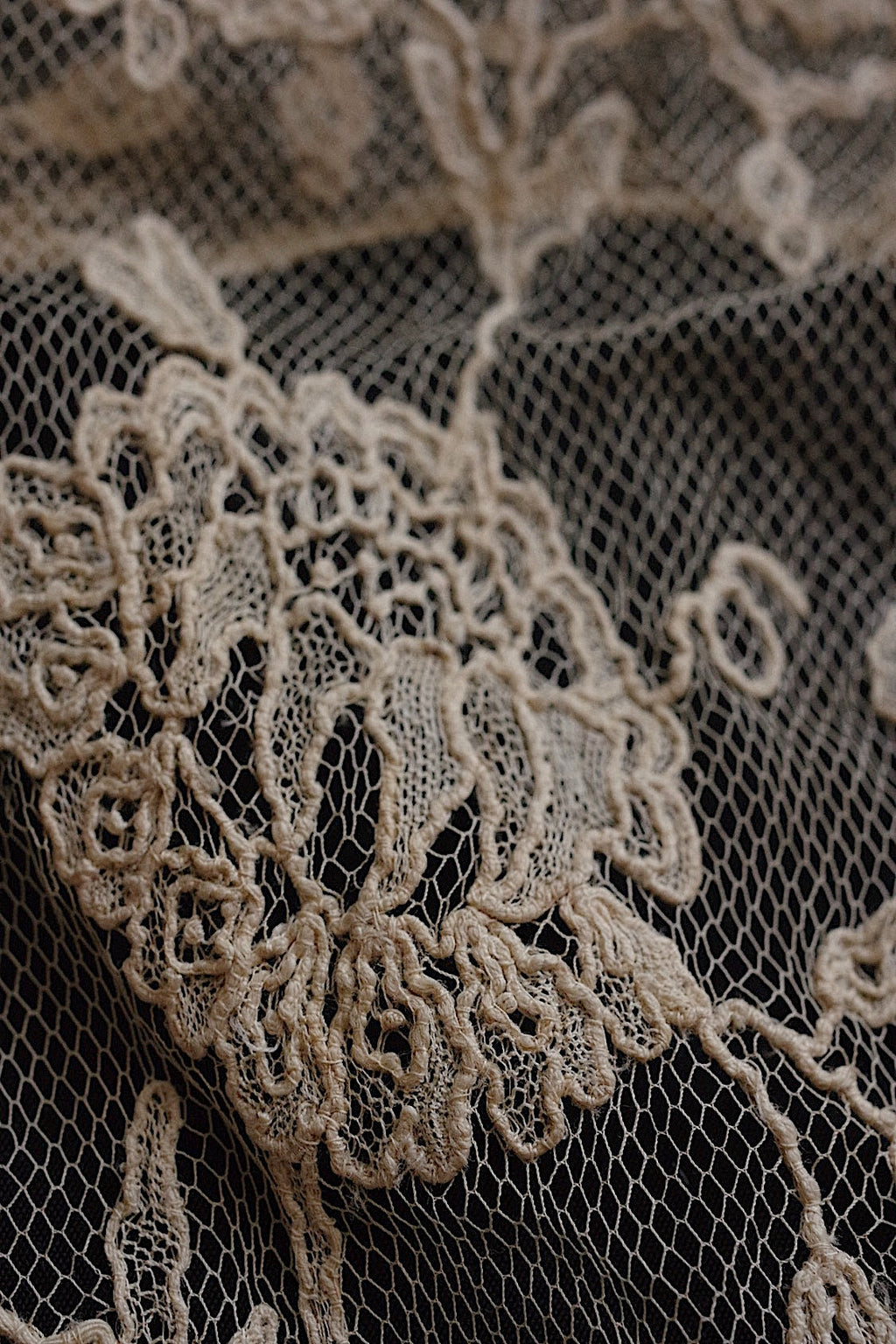 アンティークレースラペット2つ/dentelle ancienne/antique lace .FR a l'epoque