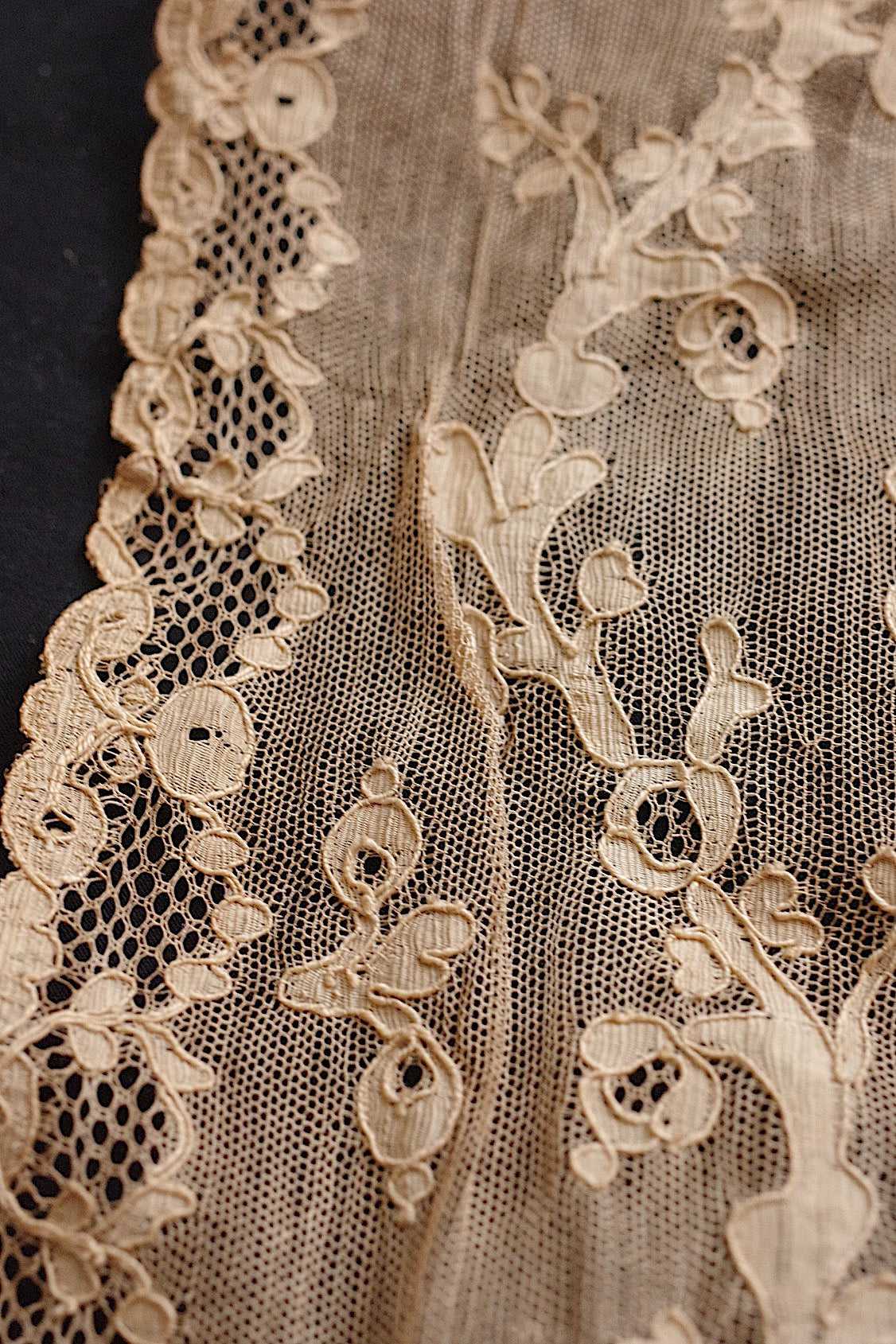 アンティークレースラペット2つ/dentelle ancienne/antique lace .FR a l'epoque