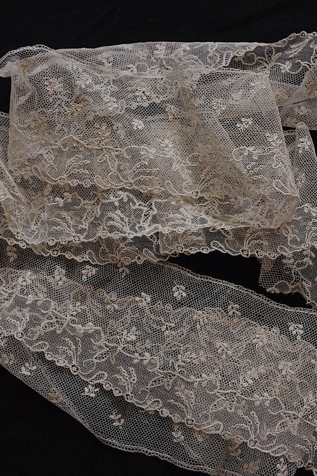 アンティークレースアランソン/dentelle ancienne/antique lace .FR a l'epoque