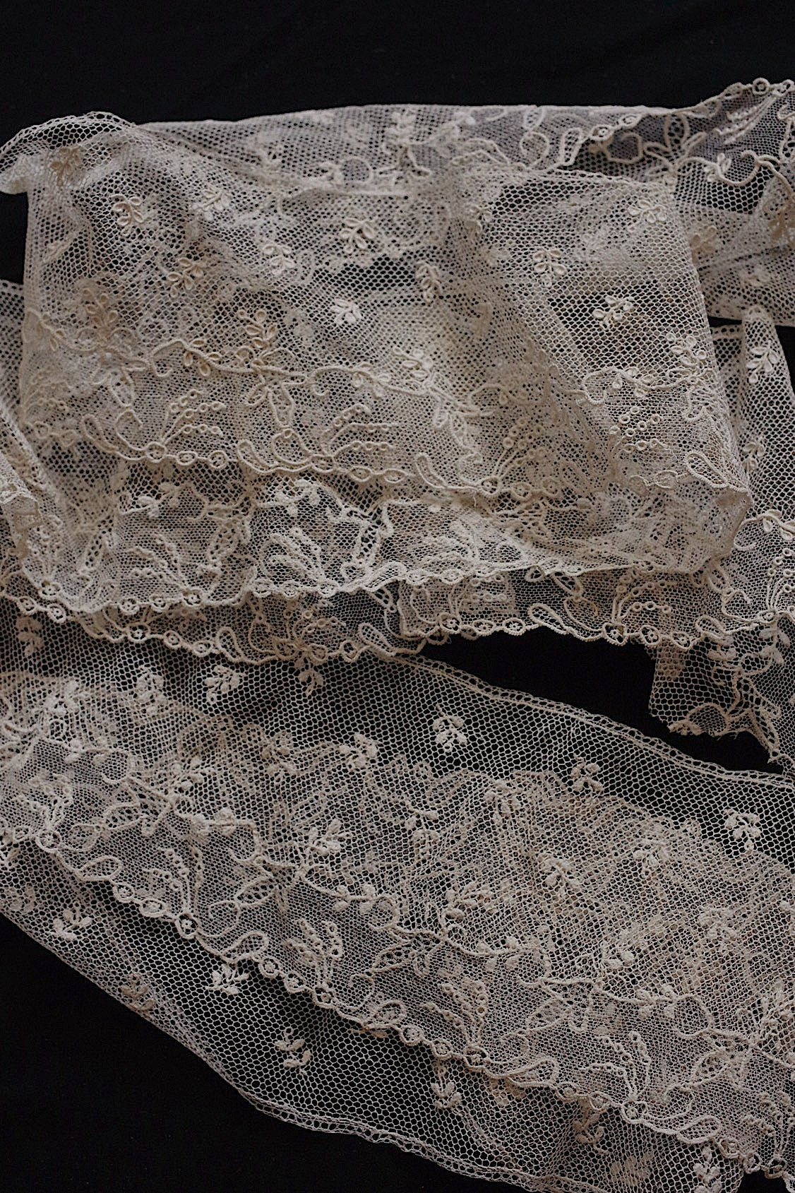 アンティークレースアランソン/dentelle ancienne/antique lace .FR a l'epoque