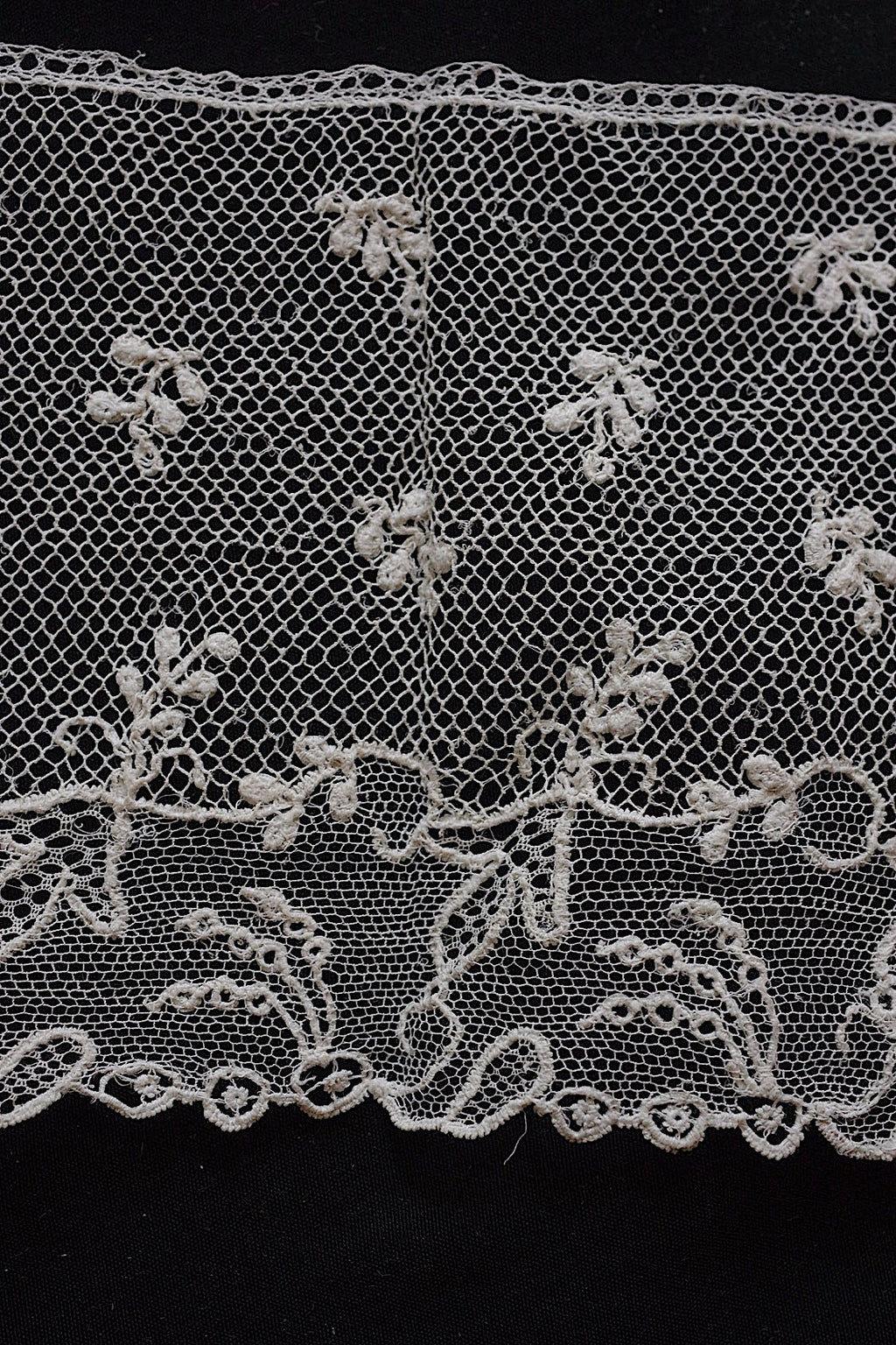 アンティークレースアランソン/dentelle ancienne/antique lace .FR a l'epoque