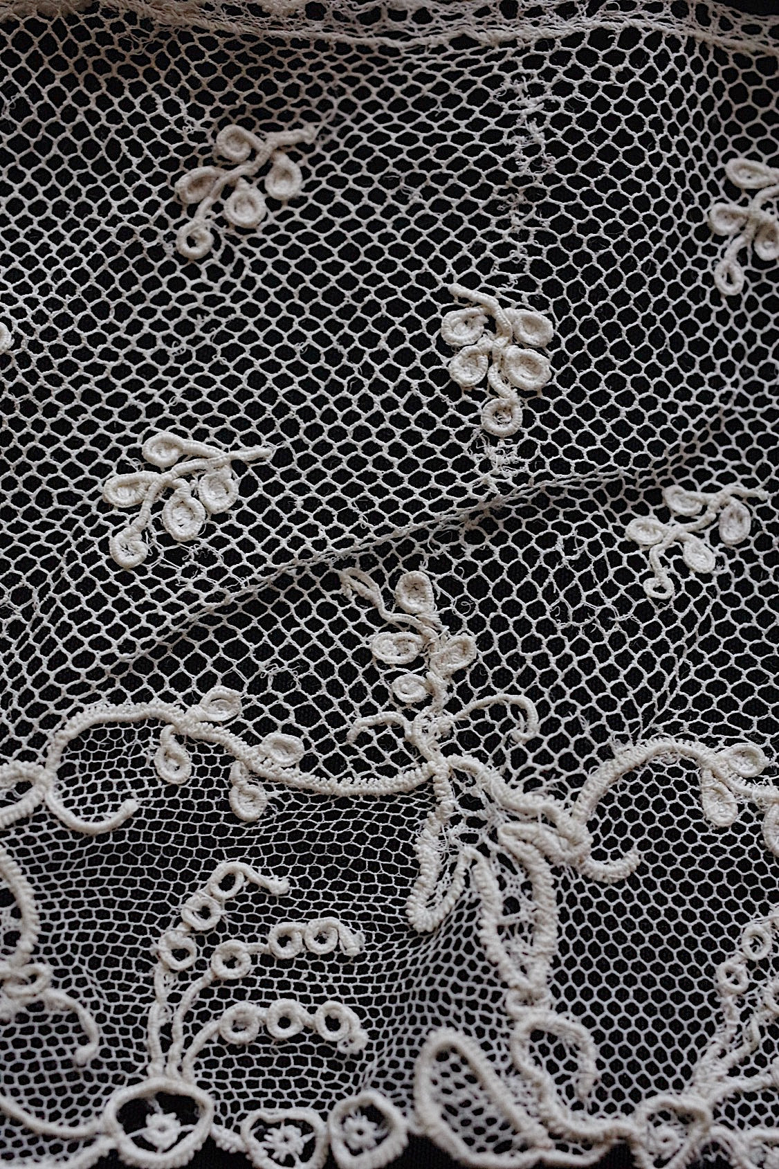 アンティークレースアランソン/dentelle ancienne/antique lace .FR a l'epoque