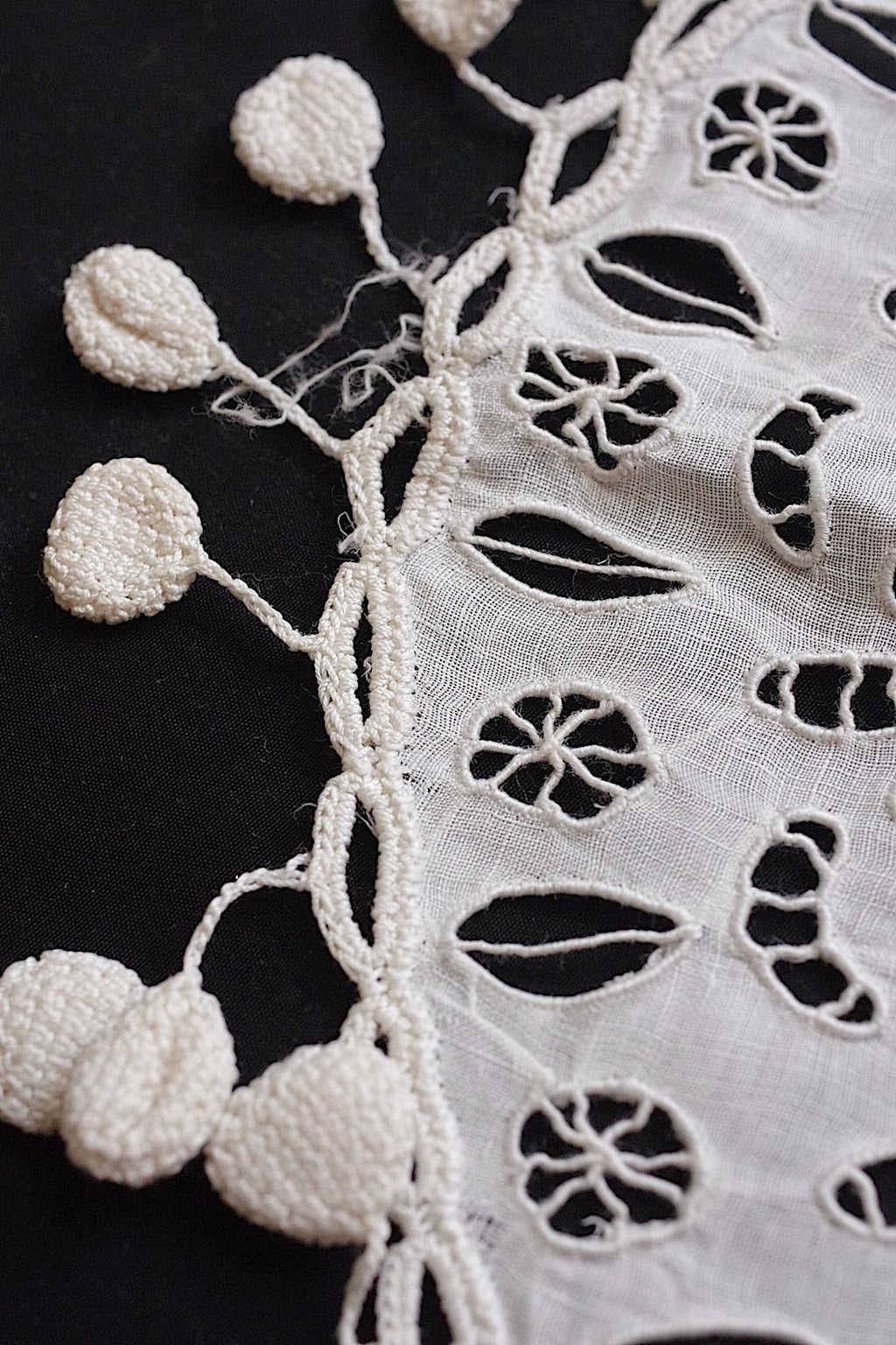 アンティークレースモチーフ2つ/dentelle ancienne/antique lace .FR a l'epoque