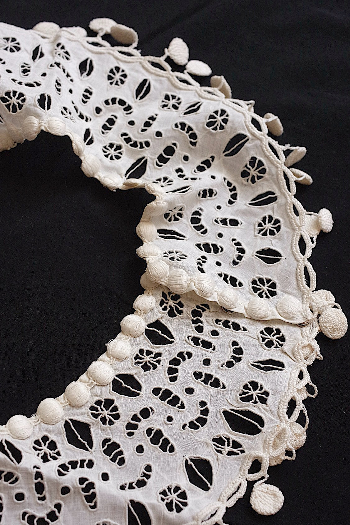 アンティークレースモチーフ2つ/dentelle ancienne/antique lace .FR a l'epoque