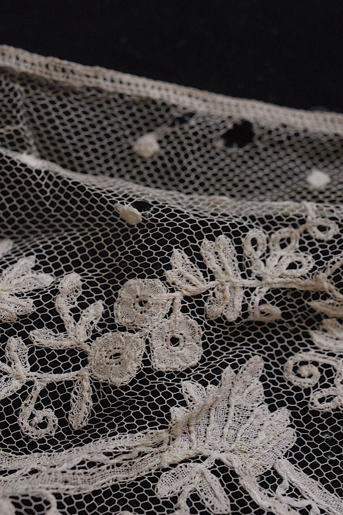 アンティークレース アプリカッションアングレテール/dentelle ancienne/antique lace .FR a l'epoque