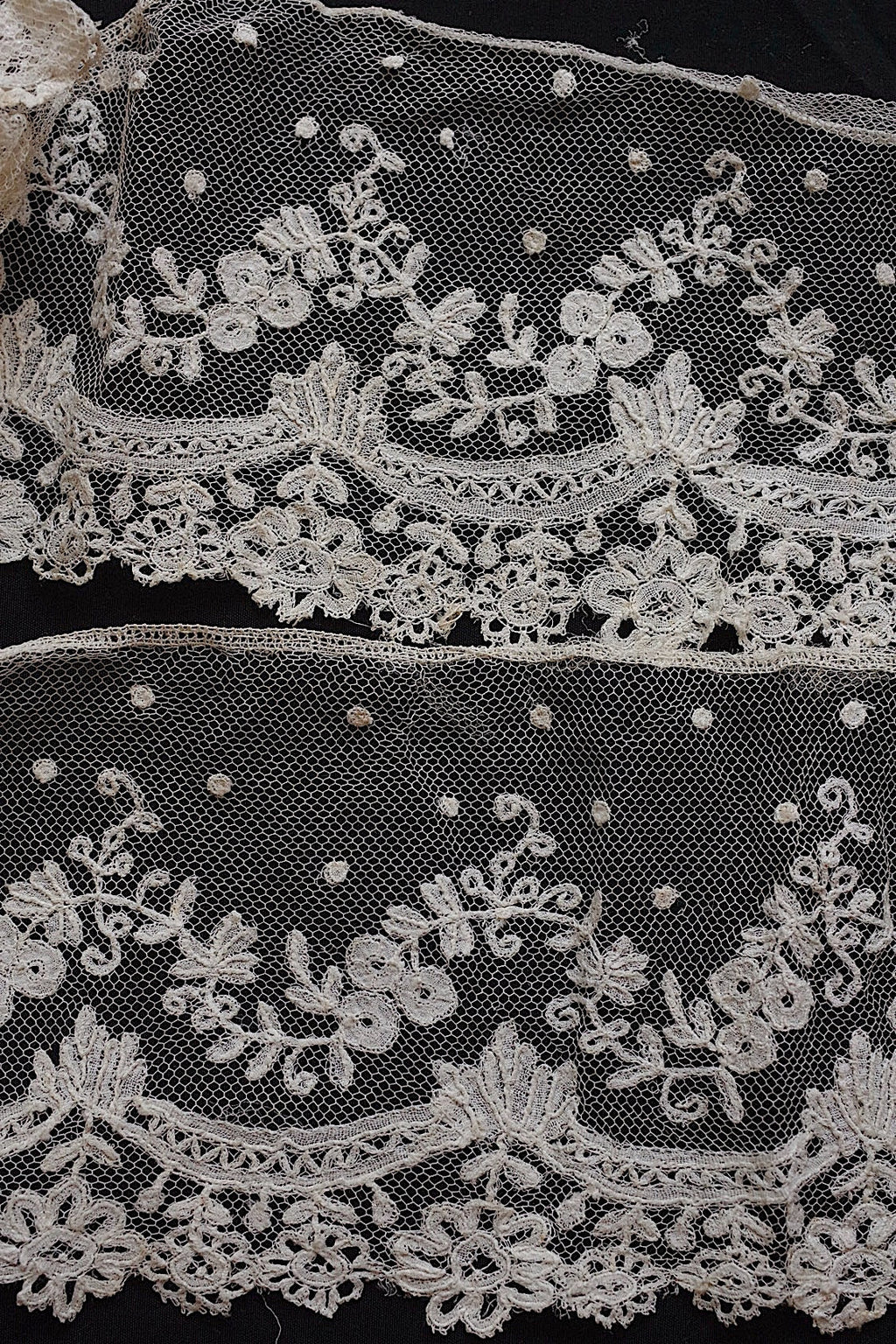 アンティークレース アプリカッションアングレテール/dentelle ancienne/antique lace .FR a l'epoque